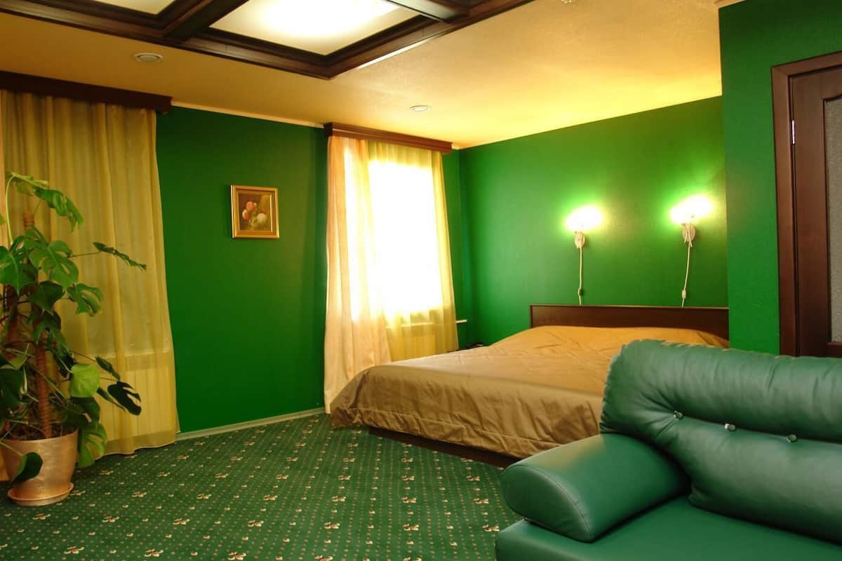 Minibar, in-room safe, desk, soundproofing
