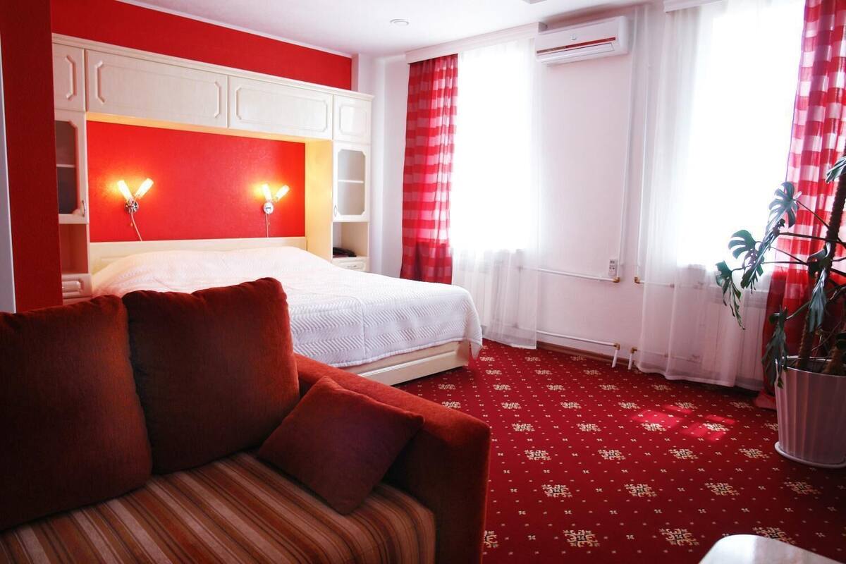 Minibar, in-room safe, desk, soundproofing