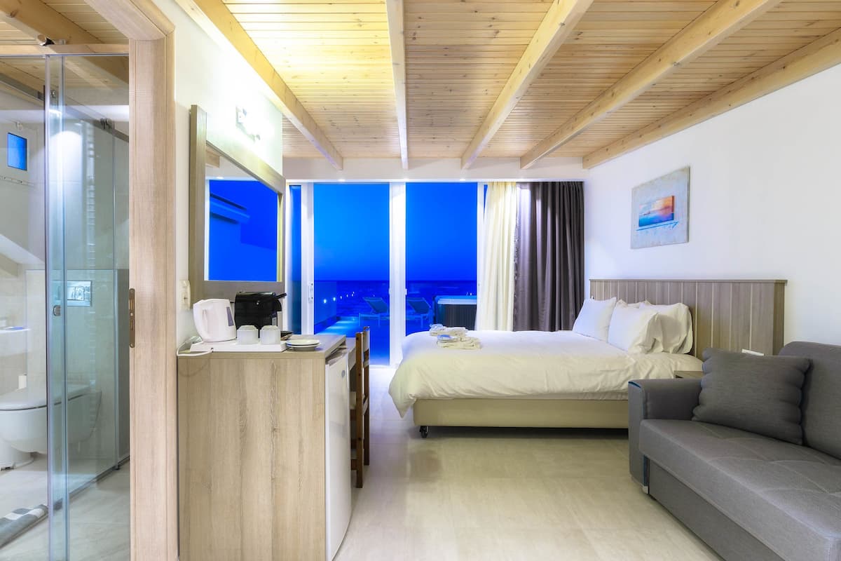 luxury suite, sea view, sea facing | 1 bedroom, frette italian sheets, premium bedding, pillow-top beds