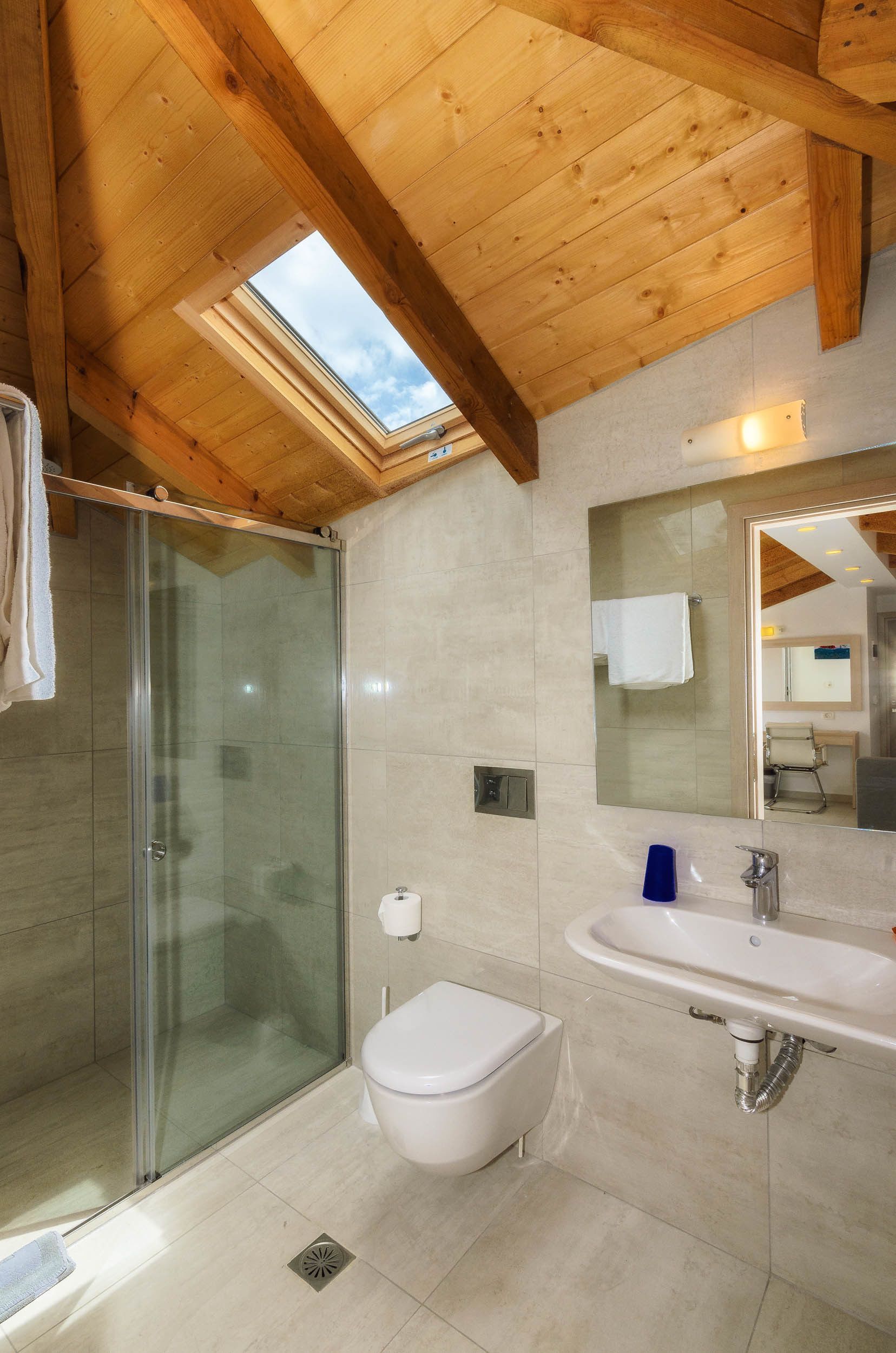 standard room, partial sea view | bathroom | shower, designer toiletries, hair dryer, bathrobes