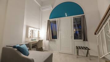 Frette Italian sheets, premium bedding, pillowtop beds, in-room safe