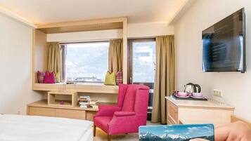 Ropa de cama de alta calidad, edredones de plumas, minibar y caja fuerte