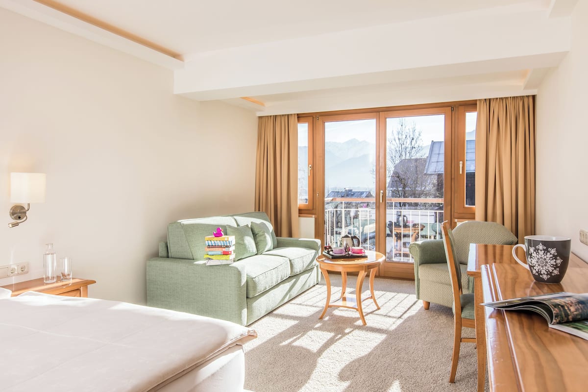 Premium bedding, down duvets, minibar, in-room safe