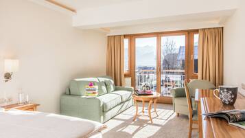 Deluxe Room, 1 King Bed, Partial Lake View | Premium bedding, down comforters, minibar, in-room safe