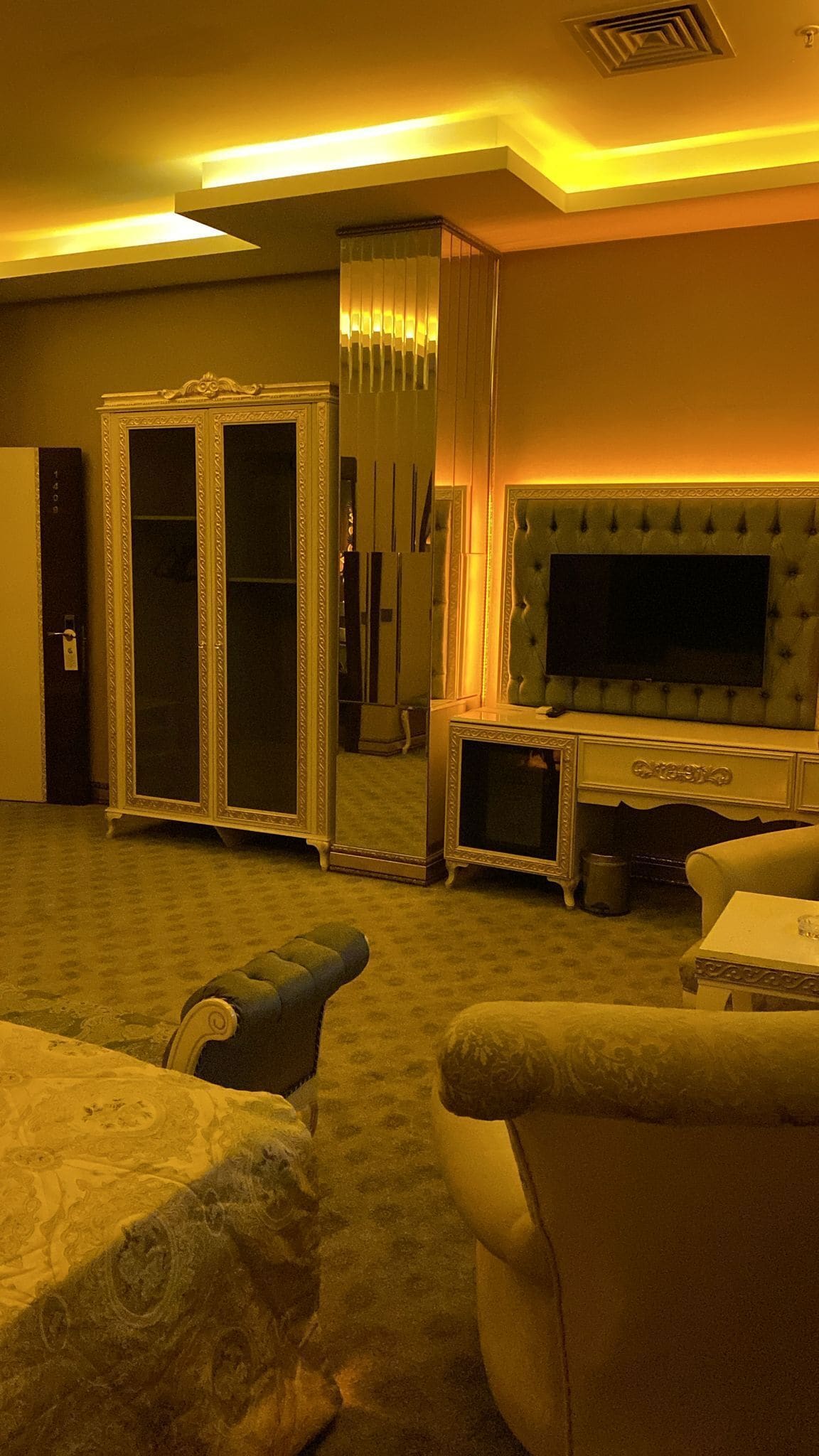 客房内保险箱、办公桌、隔音、免费婴儿床