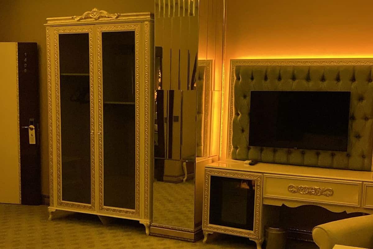 1 dormitorio, caja fuerte, escritorio y sistema de insonorización