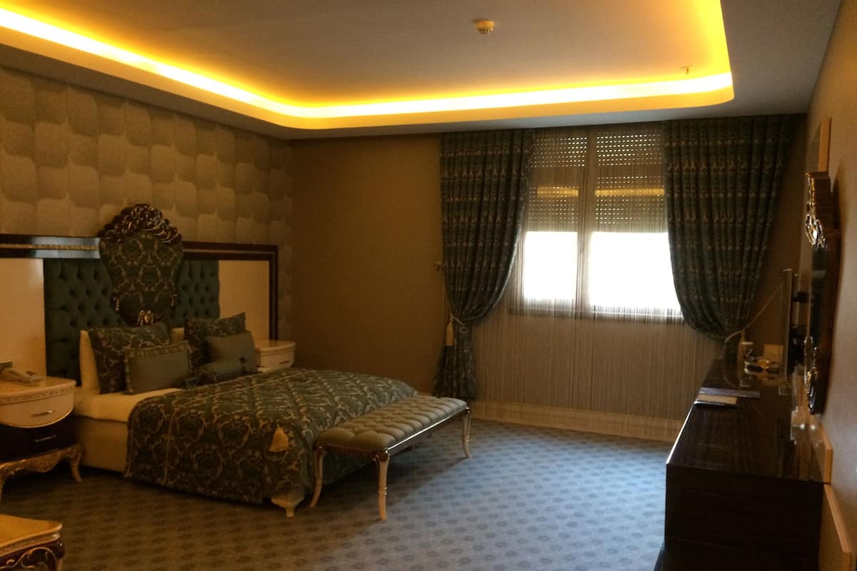 1 Schlafzimmer, Zimmersafe, Schreibtisch, schallisolierte Zimmer