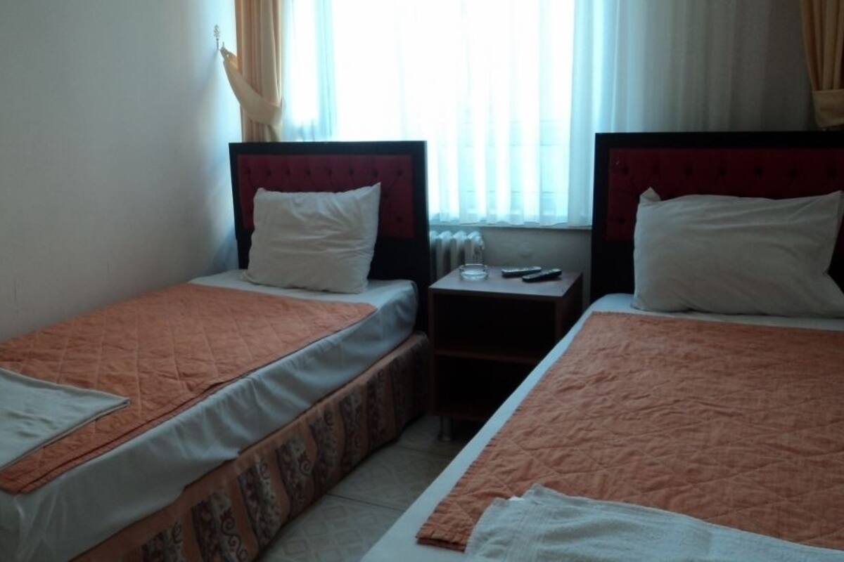 WiFi (free), bed sheets
