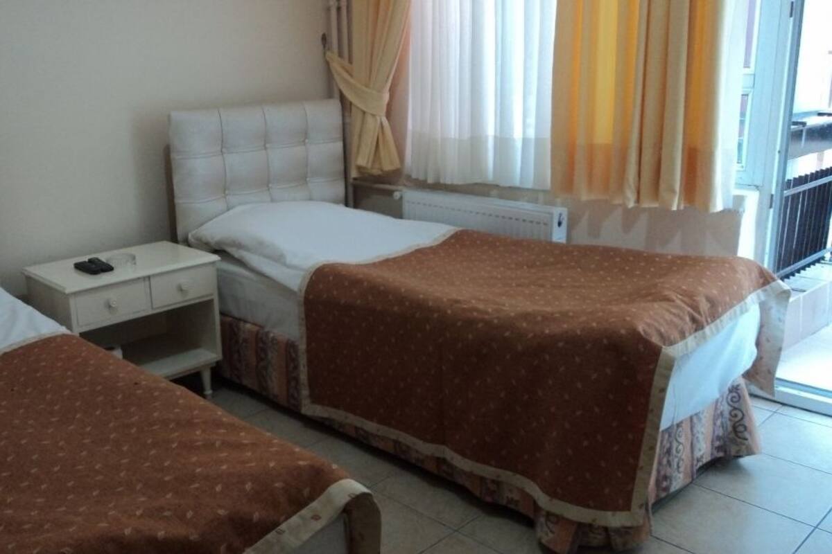 WiFi (free), bed sheets