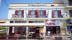 A building with a sign for "Aegean Sea Rooms & Suites" and a "TURYOL" sign. - Aegean Sea Rooms (Chios City)