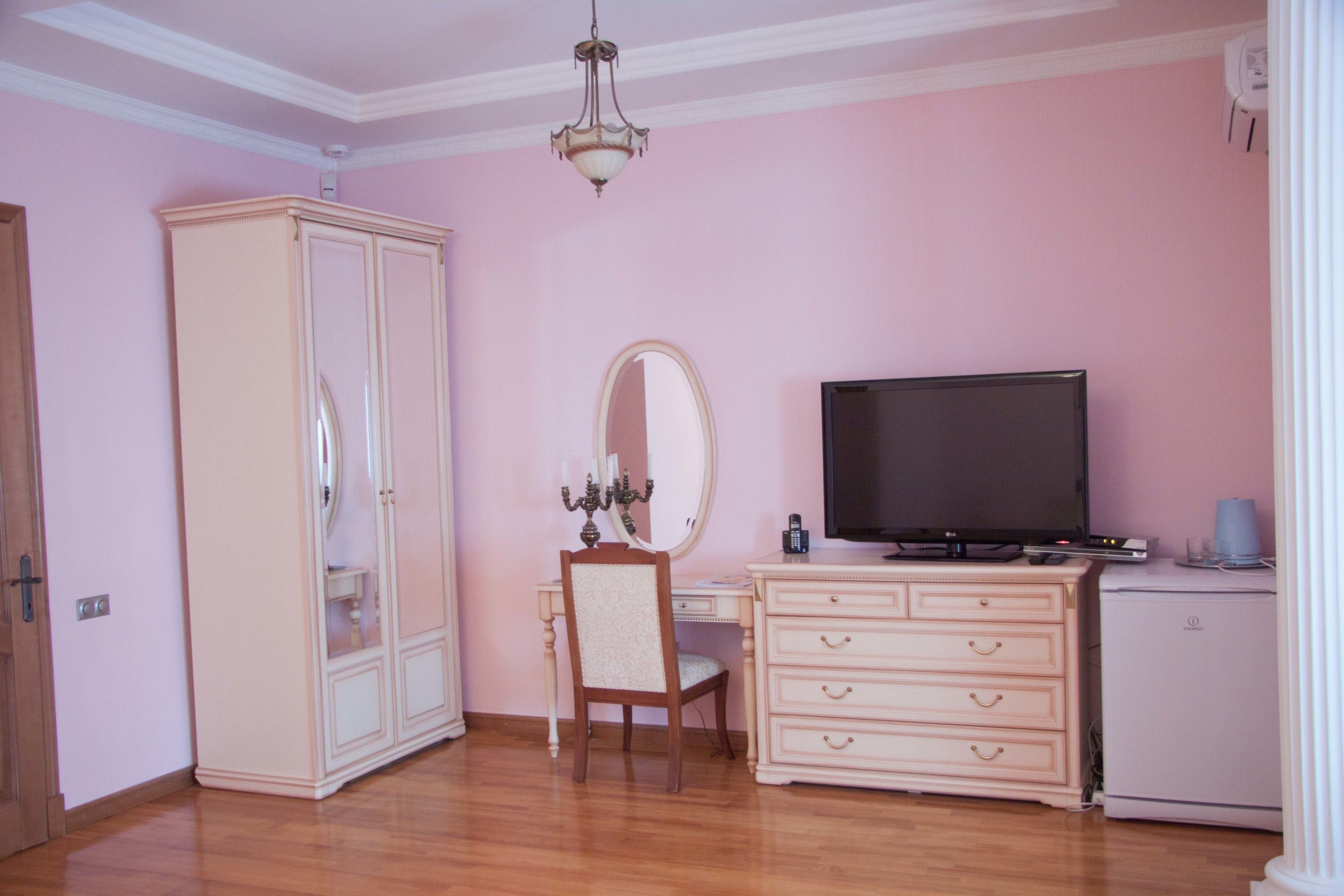 Chambre Design | Coffres-forts dans les chambres, ameublement personnalisé, Wi-Fi gratuit