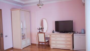 Chambre Design | Coffres-forts dans les chambres, ameublement personnalisé, Wi-Fi gratuit