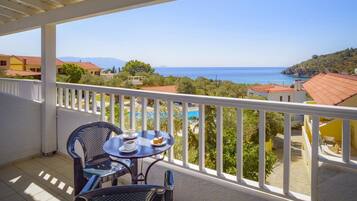 تناول الطعام بالخارج