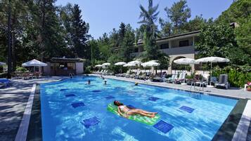 3 outdoor pools, pool umbrellas, pool loungers