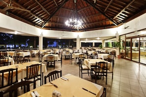 3 restaurants, dinner served, Turkish cuisine