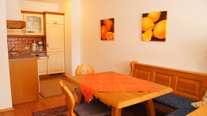 Departamento (Top 2/5/6) | Cocina privada | Refrigerador, microondas, horno y parrilla de estufa 