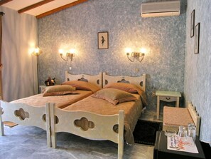 Minibar, desk, free WiFi, bed sheets - Mytilana Village Hotel (Lesvos)