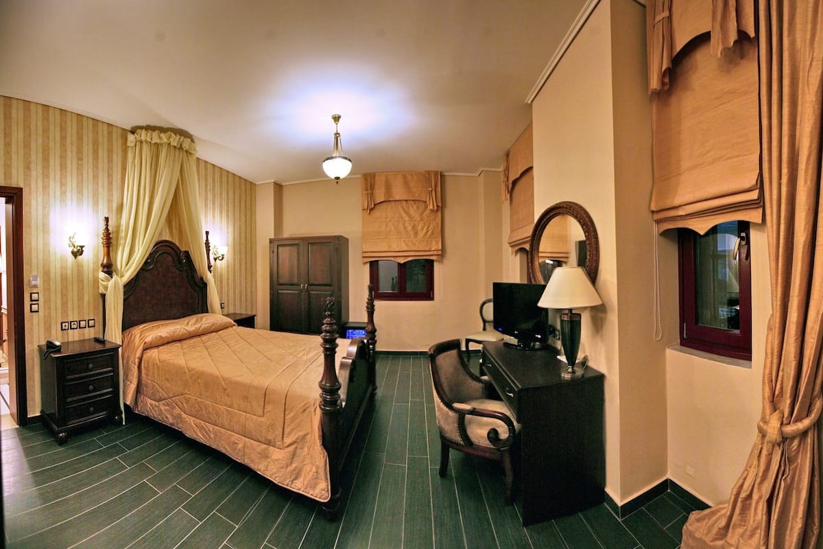 Premium bedding, down duvets, pillow-top beds, minibar