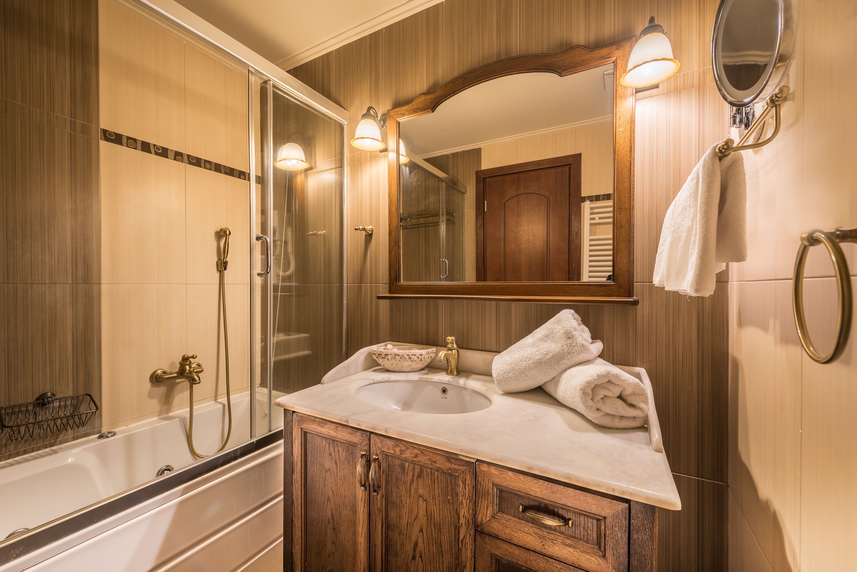 deluxe double room, sauna | bathroom | free toiletries, hair dryer, slippers, towels