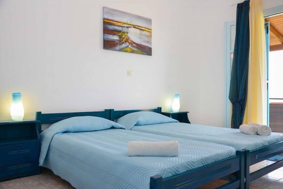 Double Room | Soundproofing, iron/ironing board (on request), WiFi (free), bed sheets