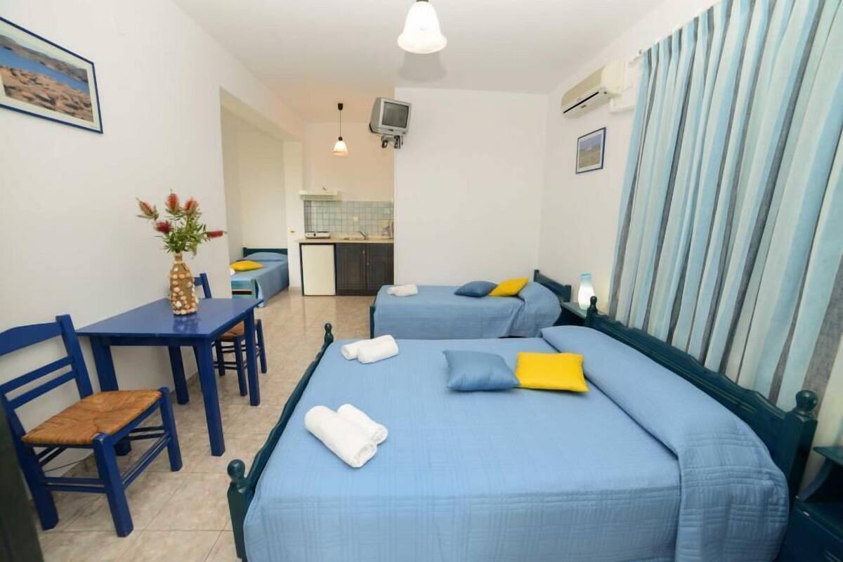 Classic Quadruple Room, Non Smoking, Sea View | Soundproofing, iron/ironing board (on request), WiFi (free), bed sheets