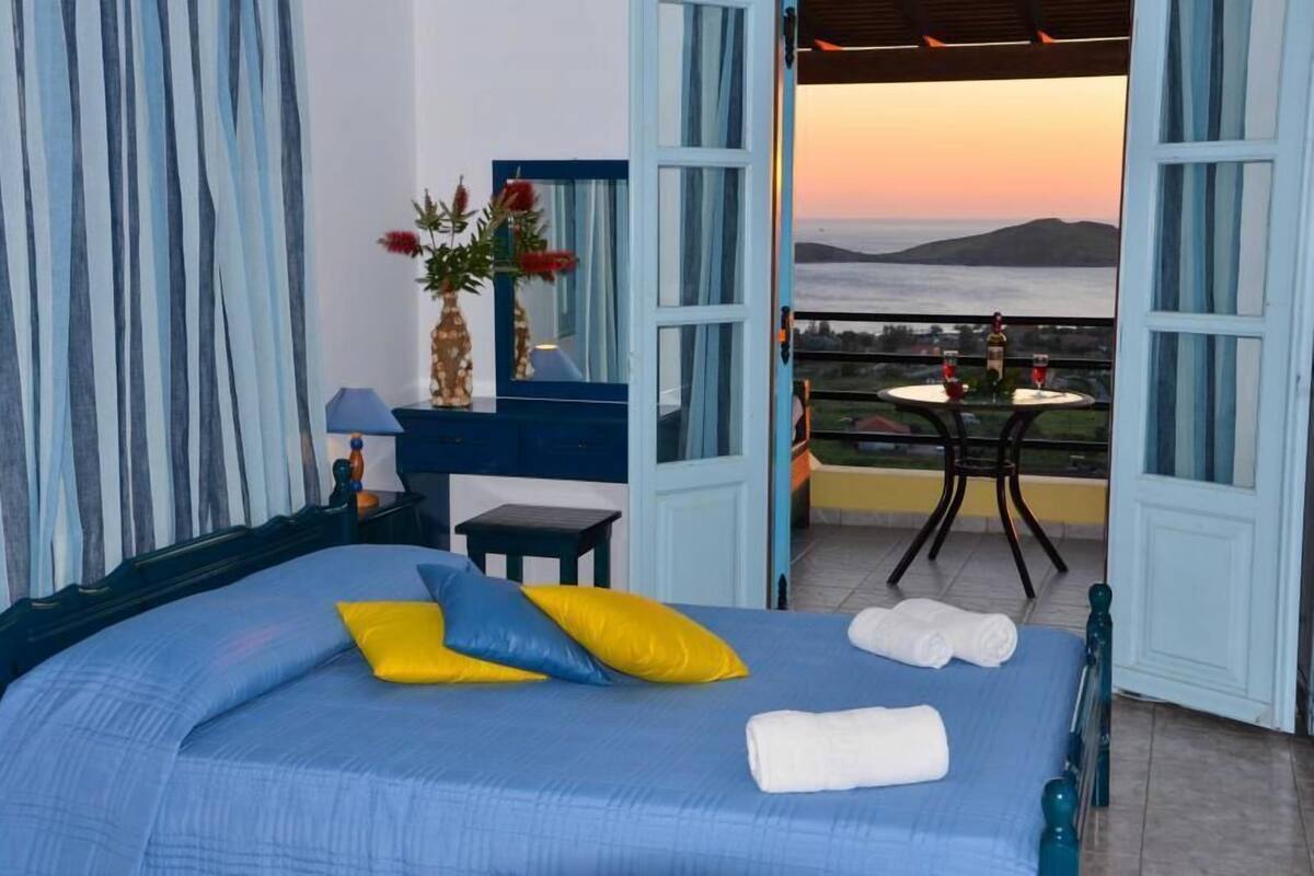 Triple Room | Soundproofing, iron/ironing board (on request), WiFi (free), bed sheets