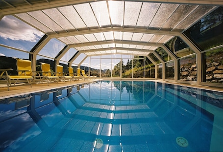 Indoor pool, outdoor pool. Hotel Stigenwirth