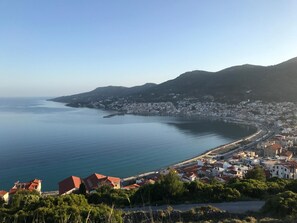 بالقرب من الشاطئ