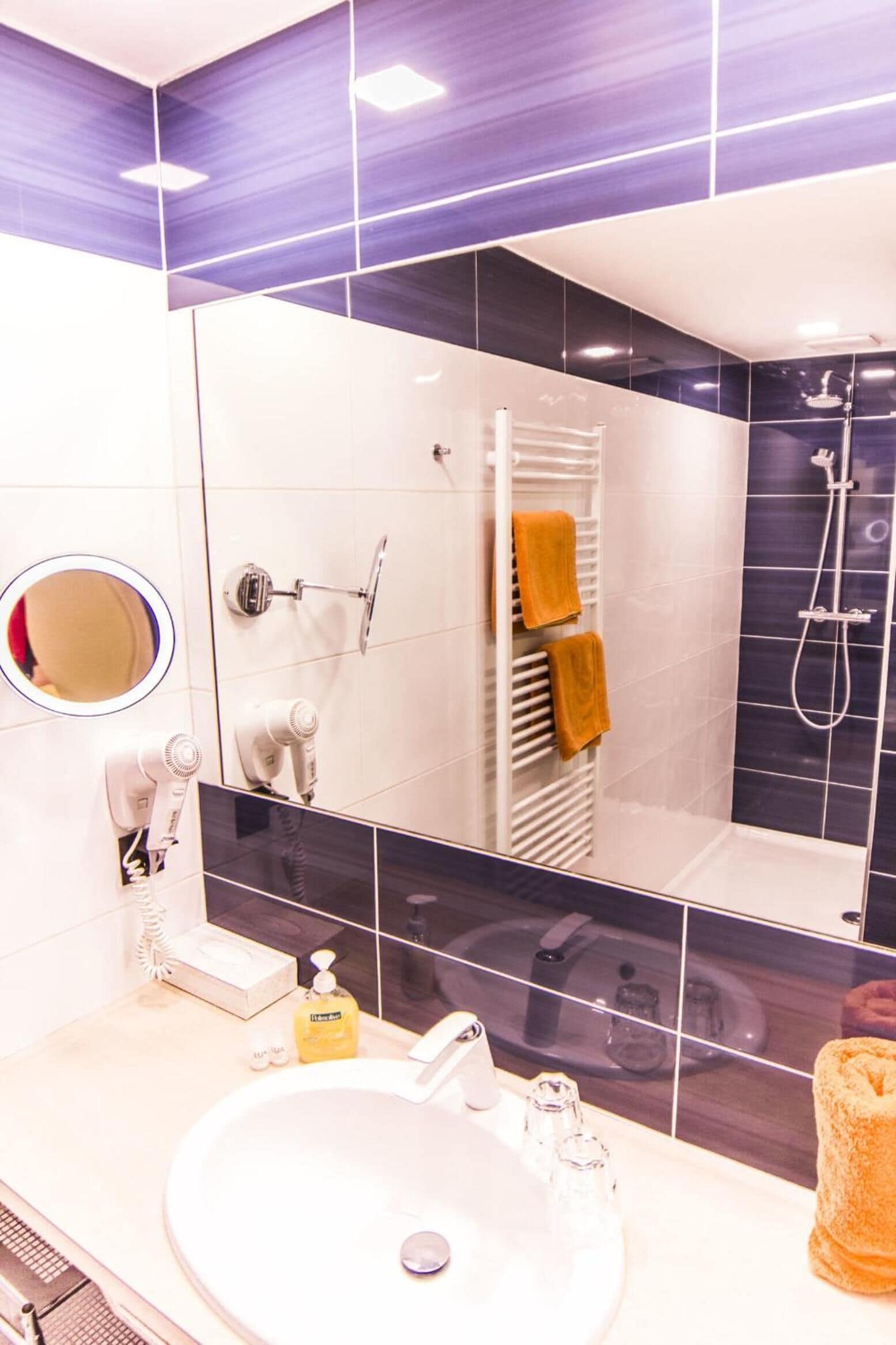 comfort double room | bathroom | shower, hair dryer, heated floors, towels