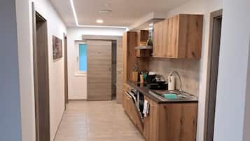 Casa familiar, 6 habitaciones | Cocina privada | Refrigerador con congelador, parrilla de estufa y lavavajillas