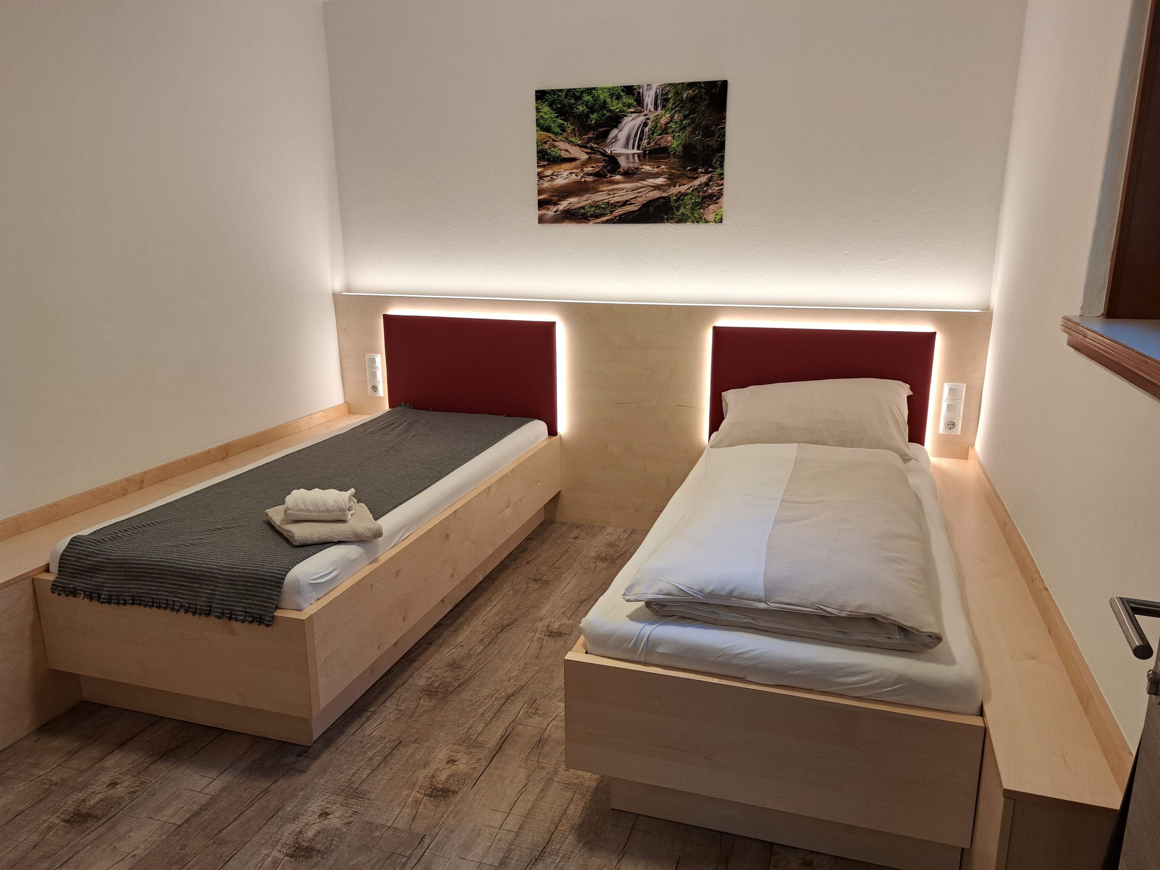 family house, 6 bedrooms | in-room safe, individually decorated, desk, laptop workspace