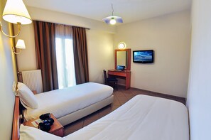 Double or Twin Room, Balcony, City View | Egyptian cotton sheets, premium bedding, pillowtop beds, in-room safe - Morfeas Hotel (Argos-Mykines)