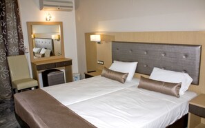 In-room safe, free WiFi, bed sheets - Lintzi (Pineios)