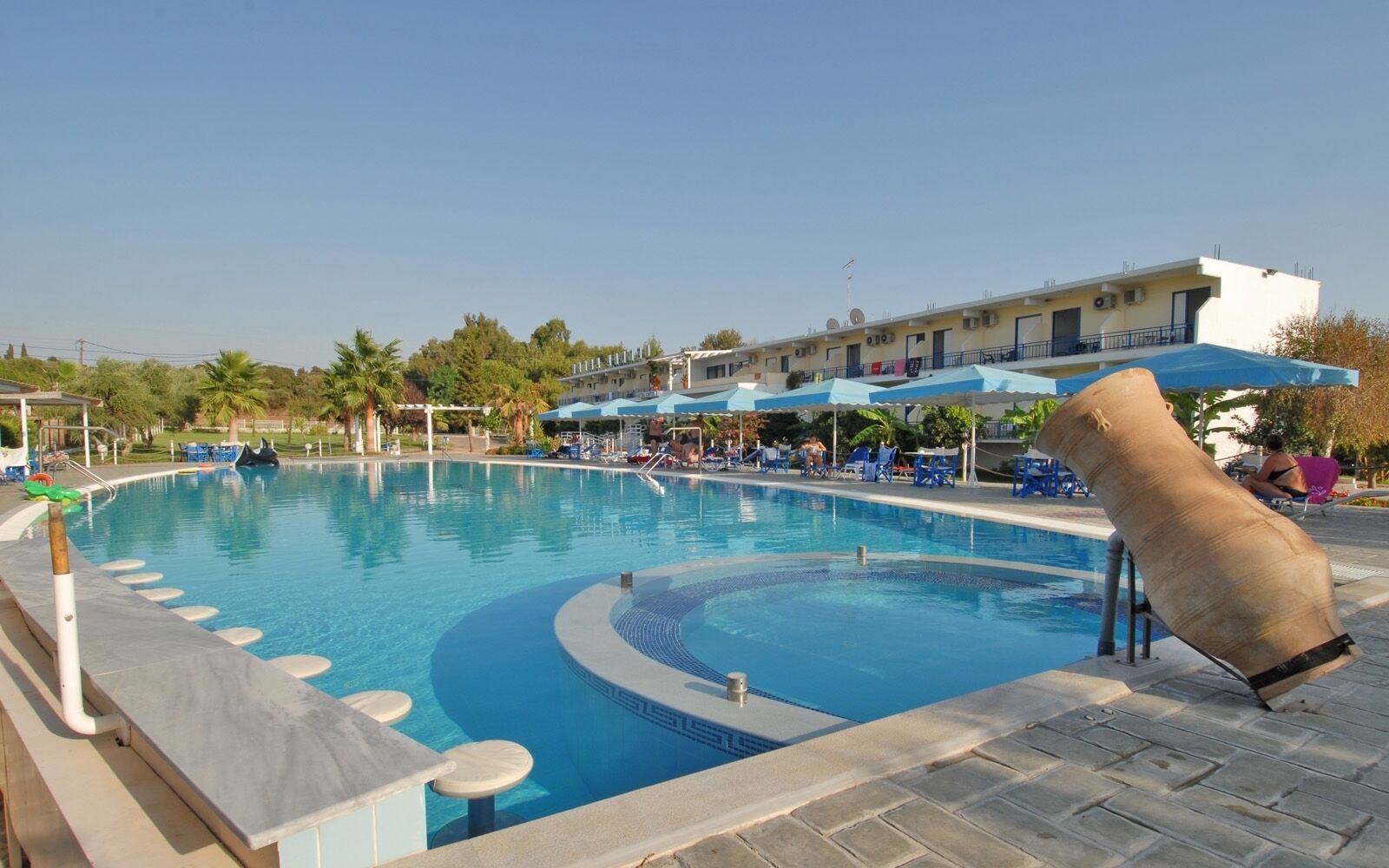 Piscine extérieure (ouverte en saison)