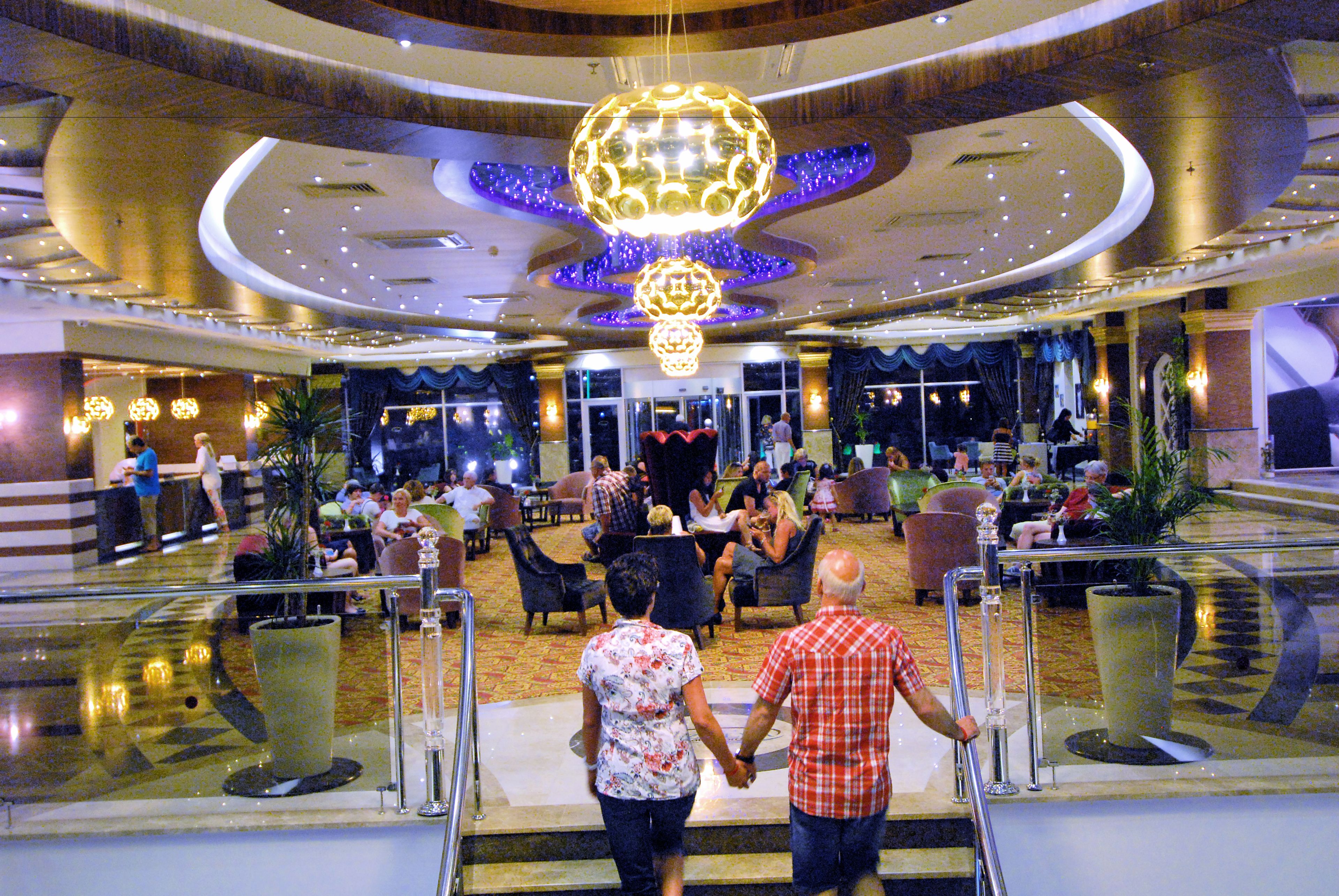 Lobby lounge