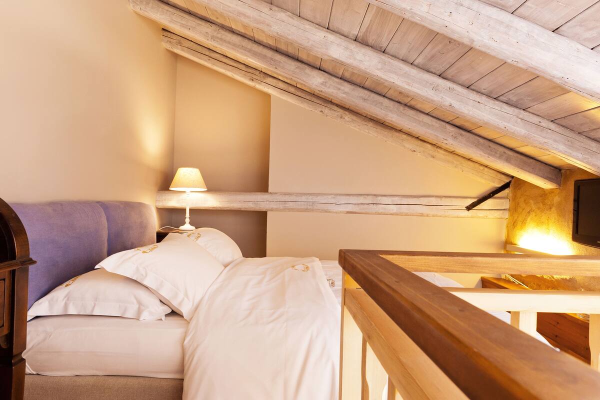 Sengetøy av topp kvalitet, safe på rommet og lydisolert