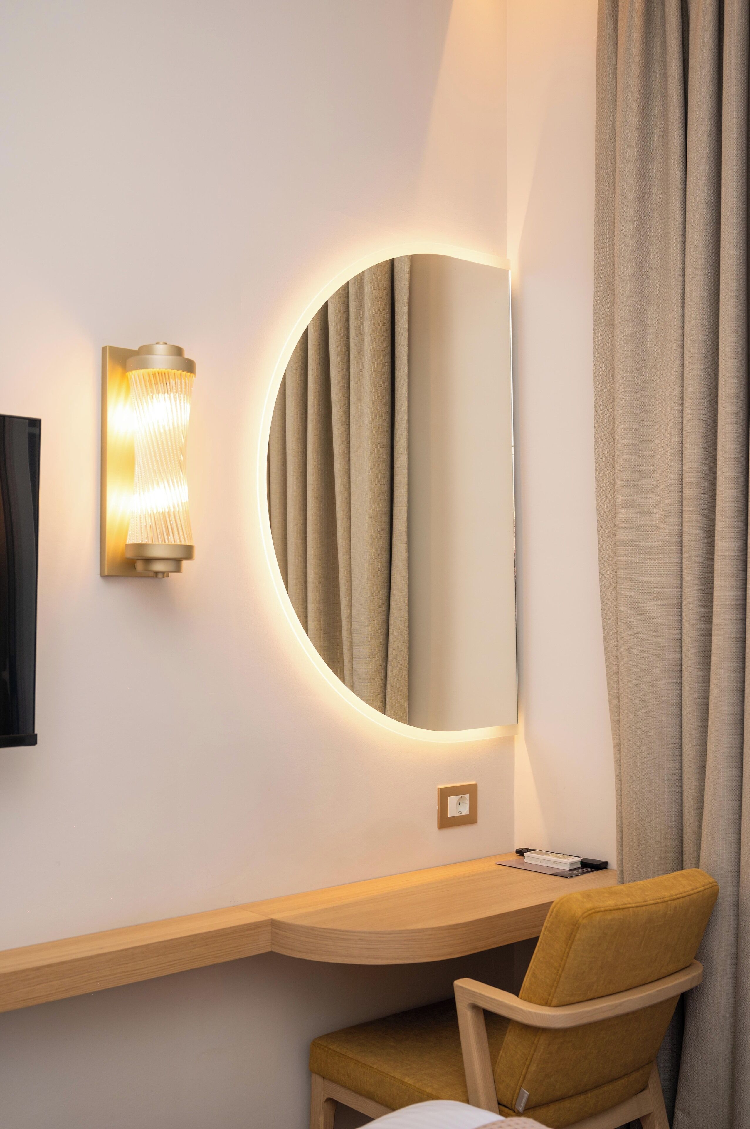 superior room, 1 double or 2 single beds, sea view | 1 bedroom, in-room safe, soundproofing, free wifi