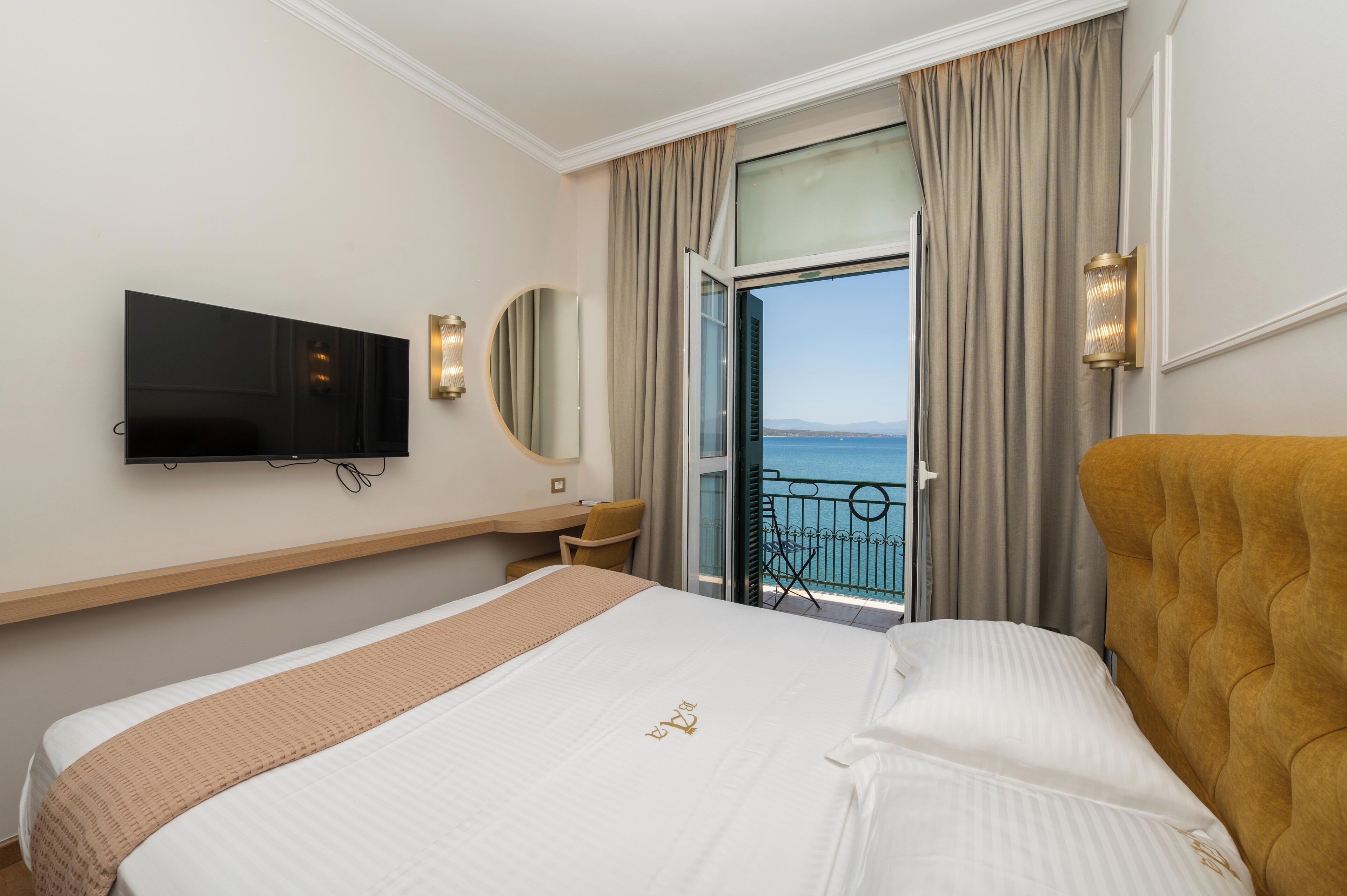 superior room, 1 double or 2 single beds, sea view | 1 bedroom, in-room safe, soundproofing, free wifi