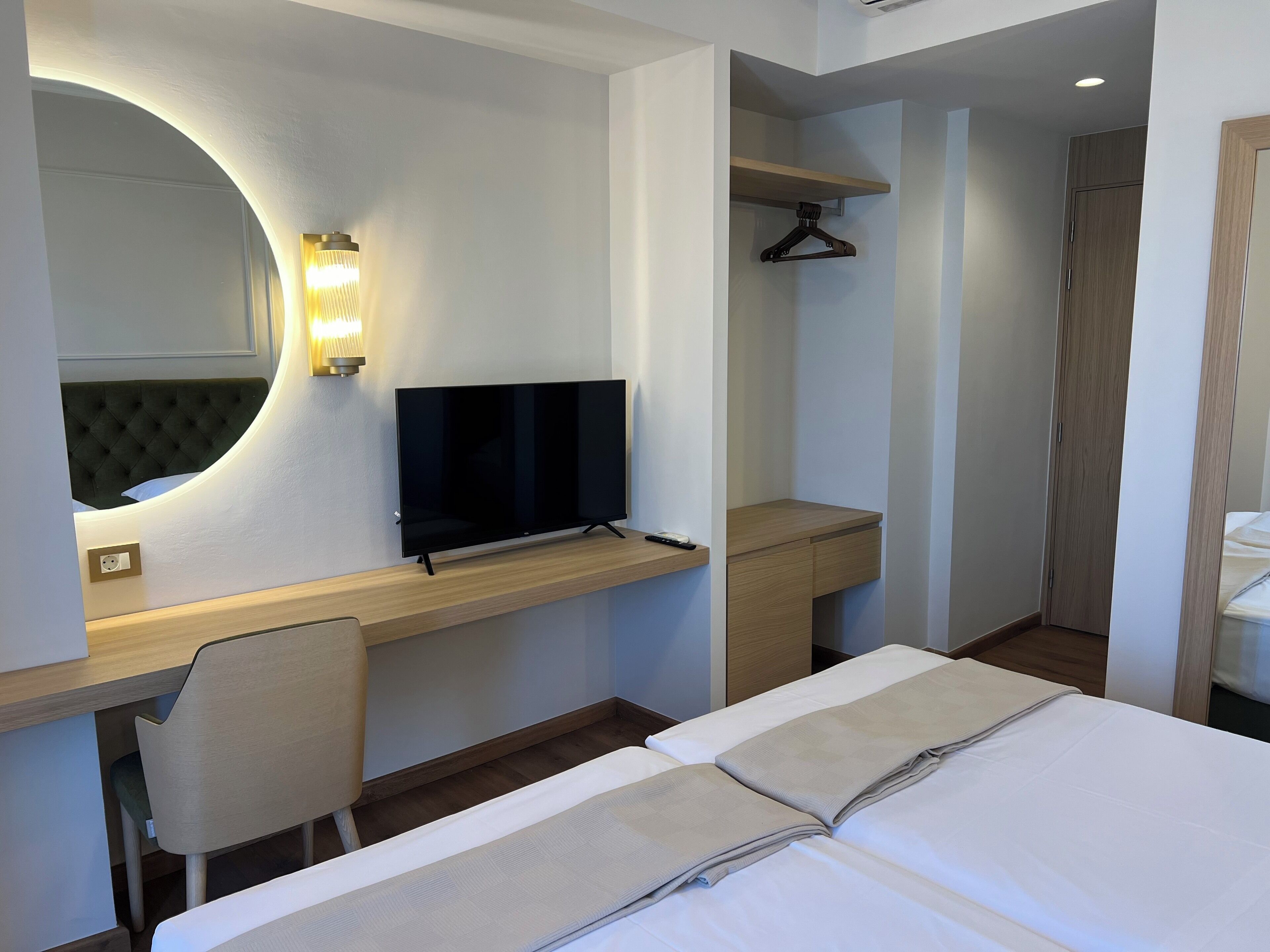 superior room, 1 double or 2 single beds, sea view | 1 bedroom, in-room safe, soundproofing, free wifi