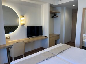 Superior kamer, 1 tweepersoonsbed of 2 eenpersoonsbedden, uitzicht op zee | Een kluis op de kamer, verduisterende gordijnen, geluiddichte muren