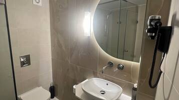 Superior Room, 1 Double or 2 Twin Beds, Sea View | Bathroom | Shower, free toiletries, hair dryer, towels