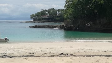 Pantai di sekitar