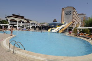 Indoor pool, 2 outdoor pools, pool umbrellas, pool loungers - First Class Hotel - All Inclusive (Alanya)