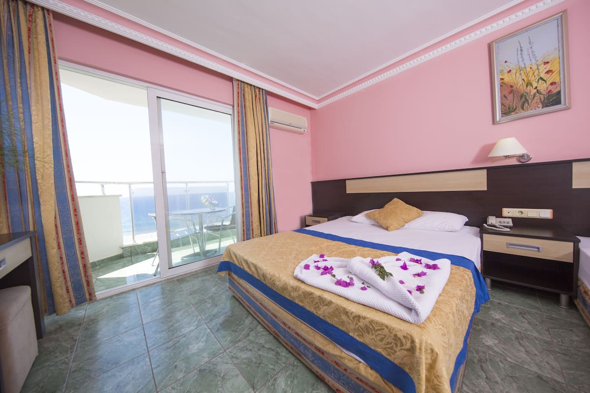 1 bedroom, minibar, desk, iron/ironing board