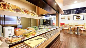 Daily buffet breakfast (PLN 49 per person)