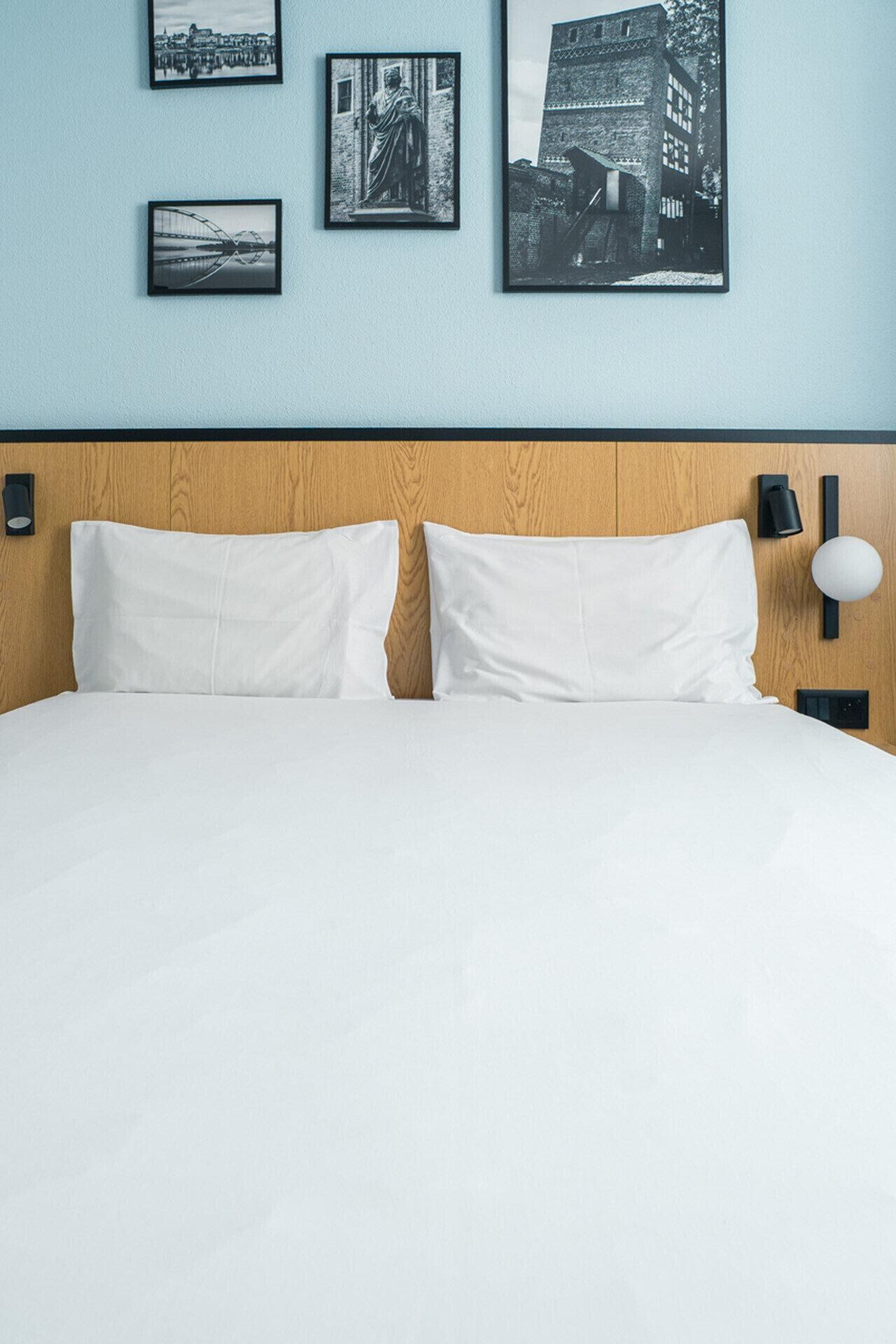 Desk, blackout curtains, soundproofing, free cots/infant beds