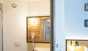 تجهيزات دش، مجففات شعر، مناشف