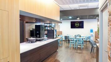 Desayuno buffet (PLN 49 por persona)