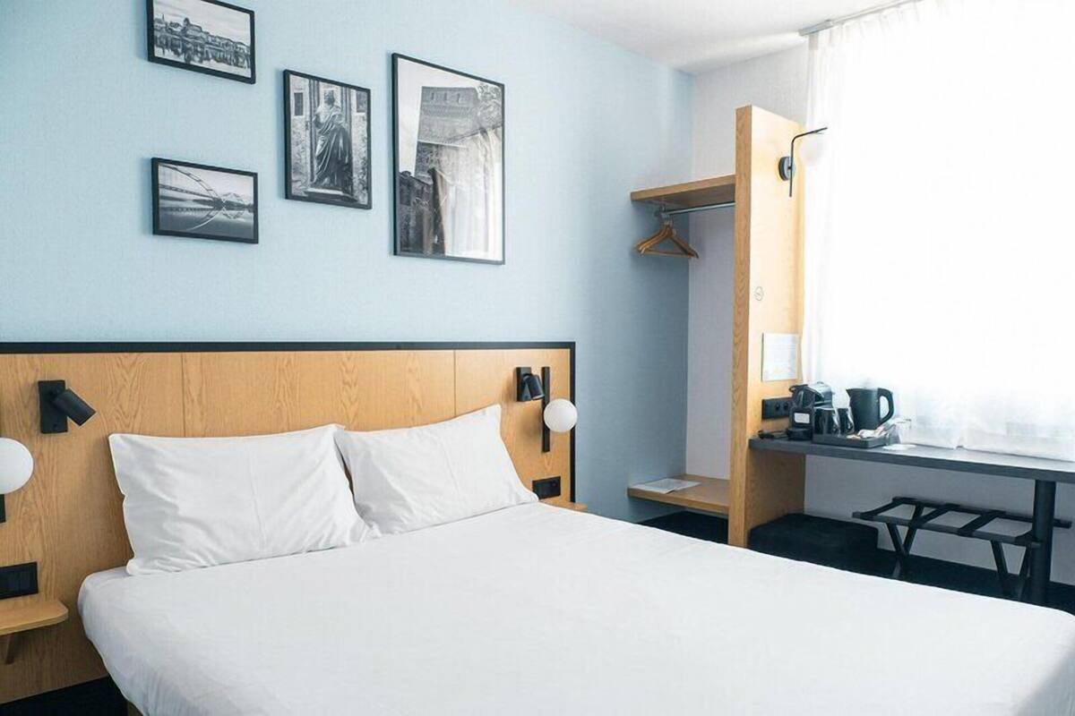 Habitación Premium, 1 cama Queen size | Escritorio, cortinas blackout, insonorización y cunas gratuitas