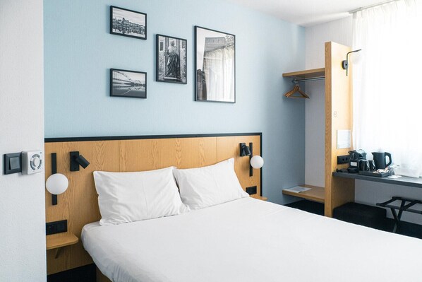 Escriptori, cortines opaques i habitacions insonoritzades 